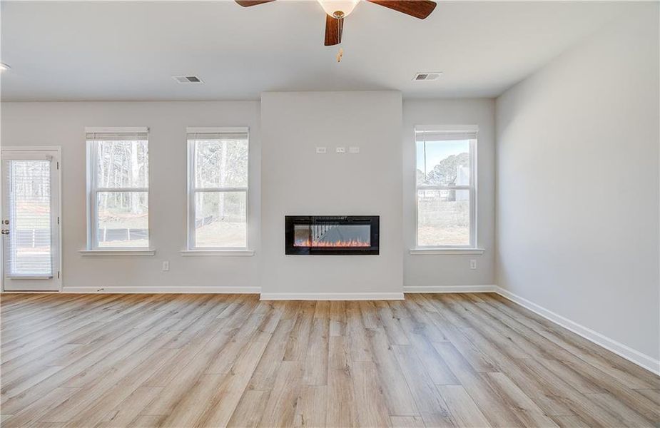 Spacious, unfurnished interior of a new home in Bowers Farm, McDonough (Image 13).
