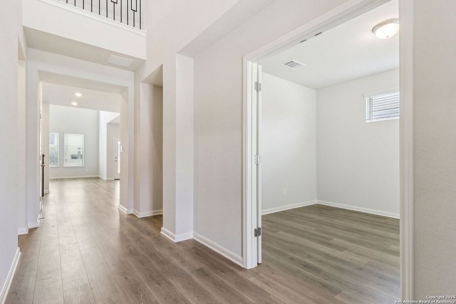 Spacious, unfurnished interior of a new home in Fox Falls, Boerne (Image 41).