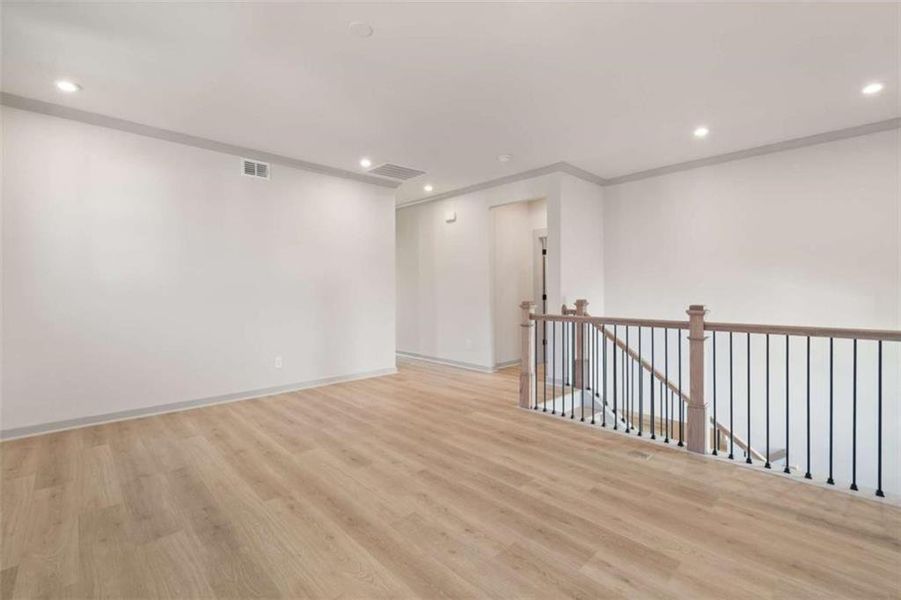 Spacious, unfurnished interior of a new home in Cambridge at Steels Bridge, Canton (Image 32).