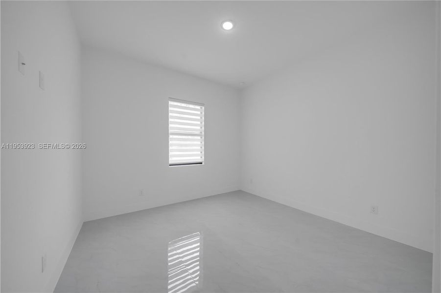 Spacious, unfurnished interior of a new home in , Lehigh Acres (Image 33).