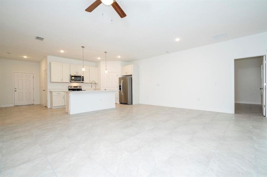 Spacious, unfurnished interior of a new home in , Dunnellon (Image 42).