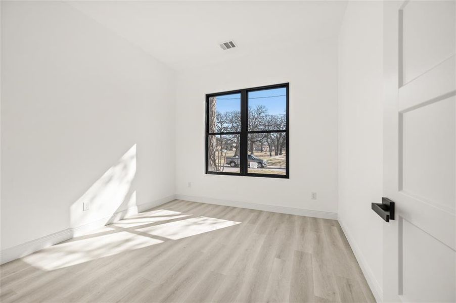 Spacious, unfurnished interior of a new home in , Dallas (Image 25).