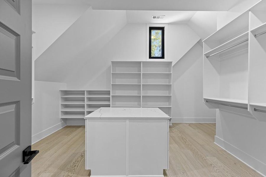 Spacious, unfurnished interior of a new home in , Jefferson (Image 51).