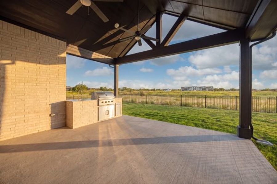 Exterior details and patio area of a home in Heath Golf and Yacht Club, Heath (Image 36).