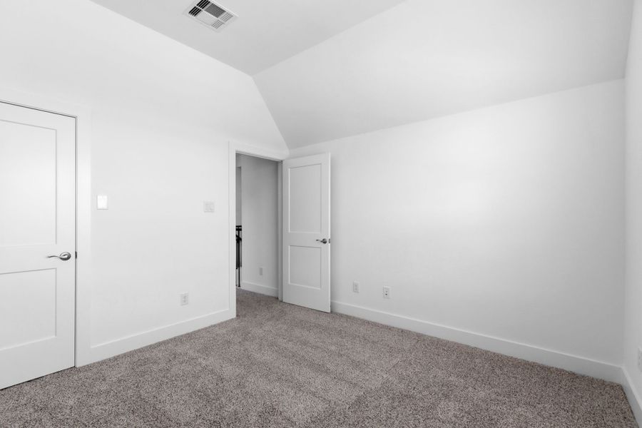 Spacious, unfurnished interior of a new home in Parkside on the River, Georgetown (Image 54).