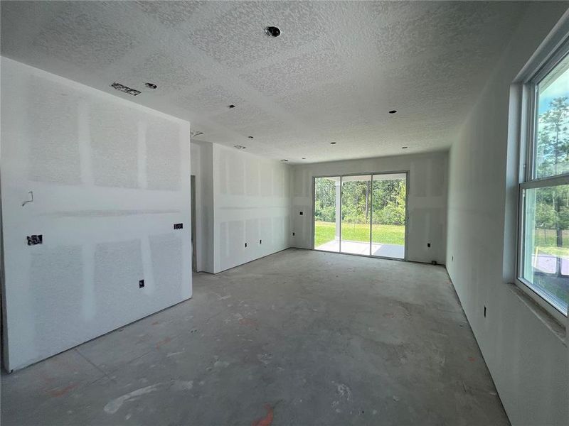 Spacious, unfurnished interior of a new home in Palm Series at Seminole Palms, Palm Coast (Image 20).