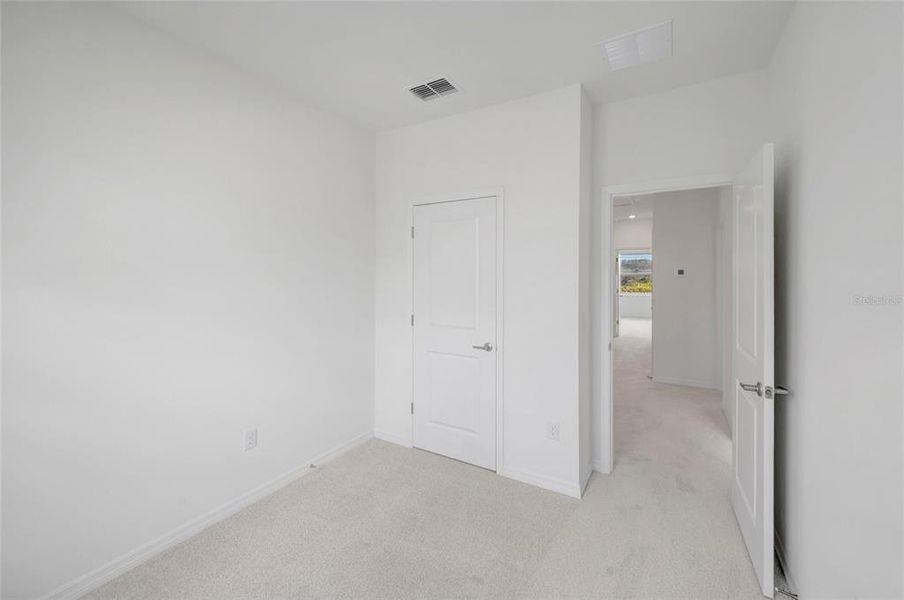 Spacious, unfurnished interior of a new home in , Apollo Beach (Image 10).