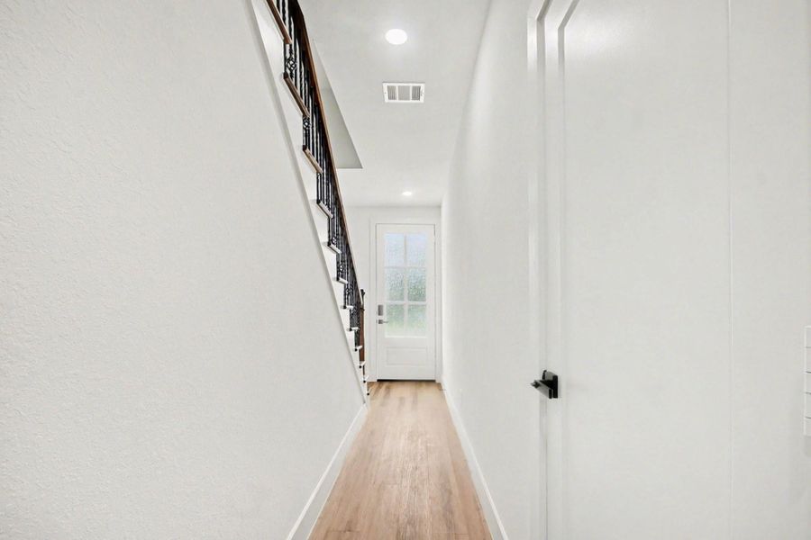 Spacious, unfurnished interior of a new home in , Houston (Image 26).