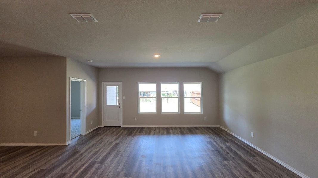 Spacious, unfurnished interior of a new home in Lonestar at Liberty Trails, Fort Worth (Image 12).
