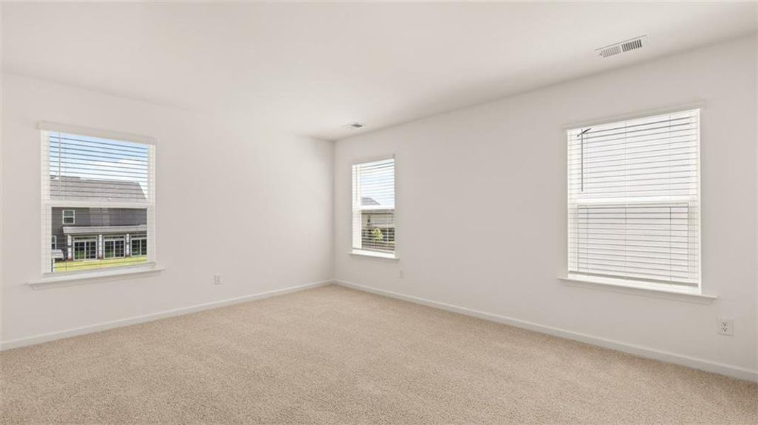 Spacious, unfurnished interior of a new home in Bridle Creek, Locust Grove (Image 32).