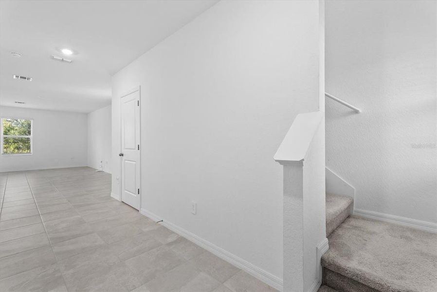 Spacious, unfurnished interior of a new home in , Bradenton (Image 14).