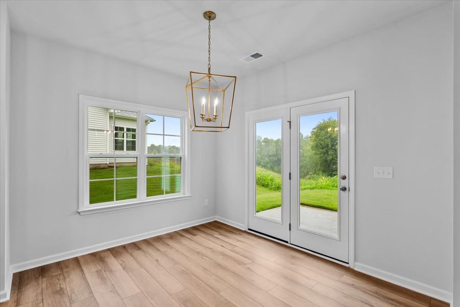 Spacious, unfurnished interior of a new home in Fieldstone, Lexington (Image 25).