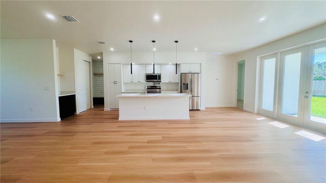 Spacious, unfurnished interior of a new home in , Palm Bay (Image 16).