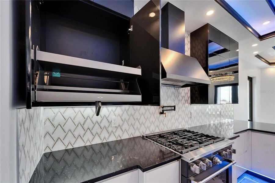 Furnished interior view inside a new home in , Apollo Beach (Image 67).