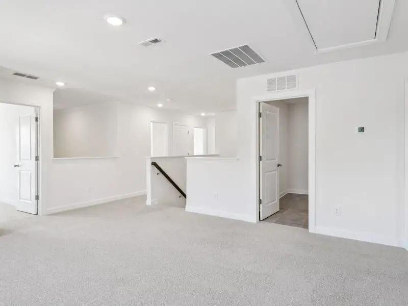 Spacious, unfurnished interior of a new home in Nelson's Creek, Mocksville (Image 12).
