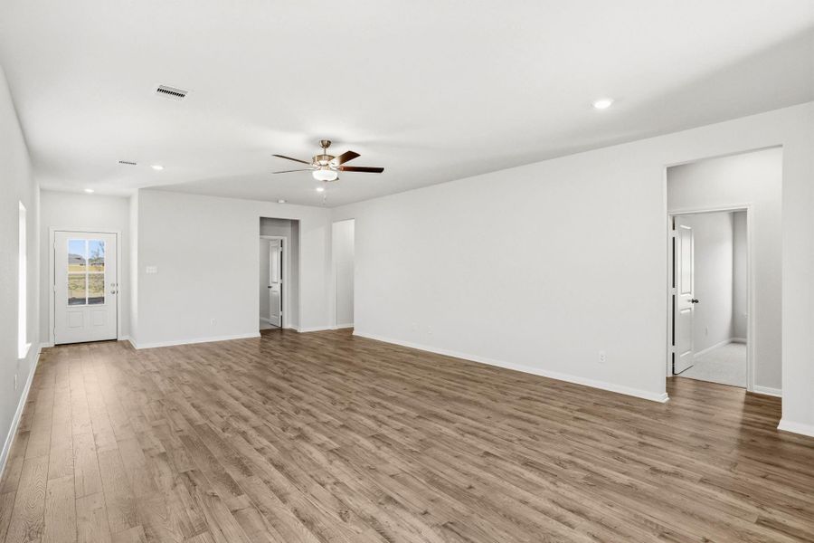 Spacious, unfurnished interior of a new home in Sweetwater Ridge, Conroe (Image 19). Spacious, unfurnished interior of a new home in Sweetwater Ridge, Conroe (Image 19).