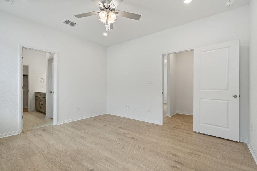 Spacious, unfurnished interior of a new home in Sage Hollow, Kyle (Image 6).