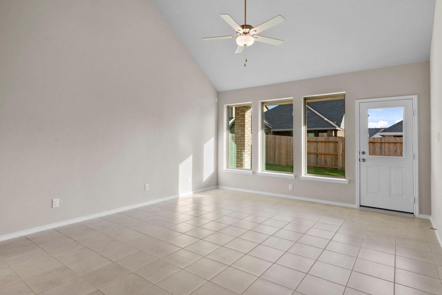 Spacious, unfurnished interior of a new home in The Trails, New Caney (Image 15).