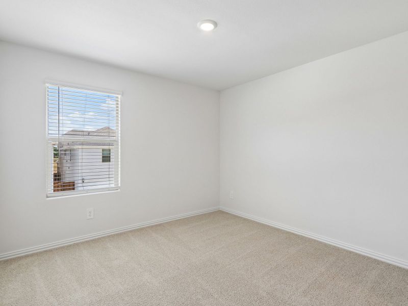 Spacious, unfurnished interior of a new home in Oak Ridge Park, Corinth (Image 13).