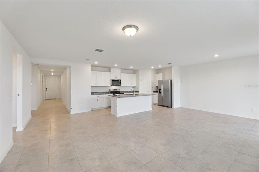 Spacious, unfurnished interior of a new home in Crosswinds - Signature Series, Haines City (Image 14).