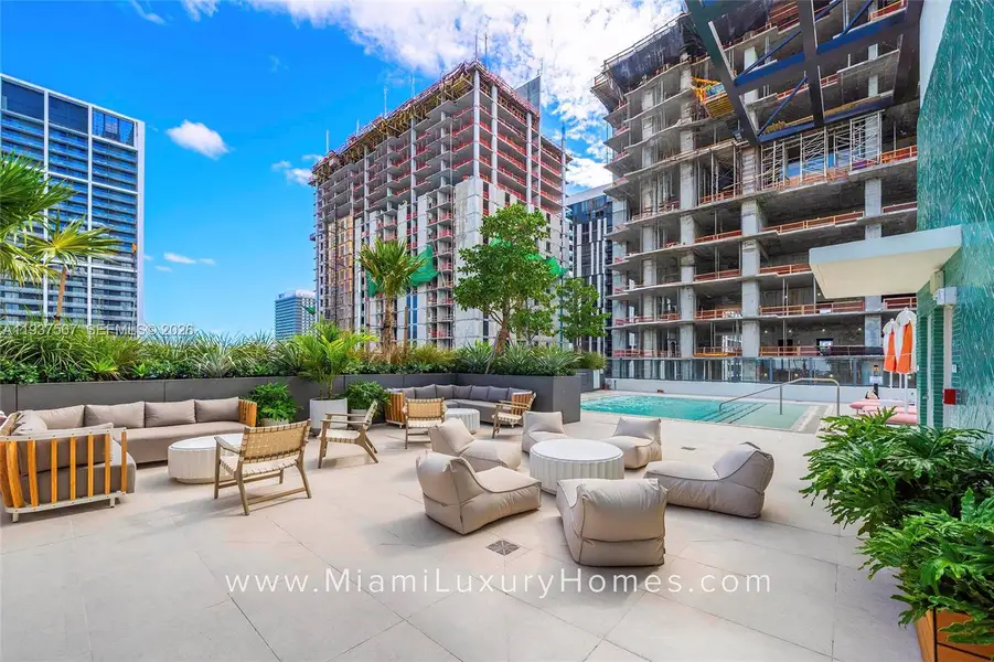 Condo located in Miami, FL showcasing its design and architecture (Image 4).