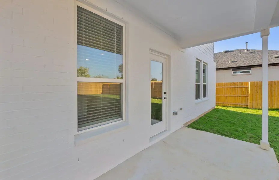 Exterior details and patio area of a home in Woodside, Georgetown (Image 4).