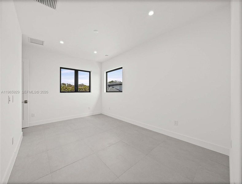 Spacious, unfurnished interior of a new home in , Hollywood (Image 56).