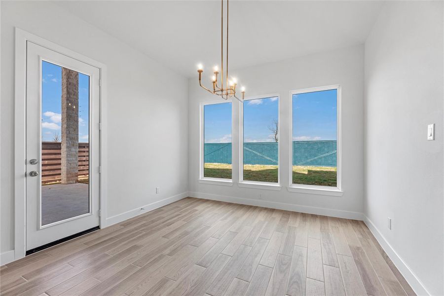 Representative image. Features, selections and colors may vary.