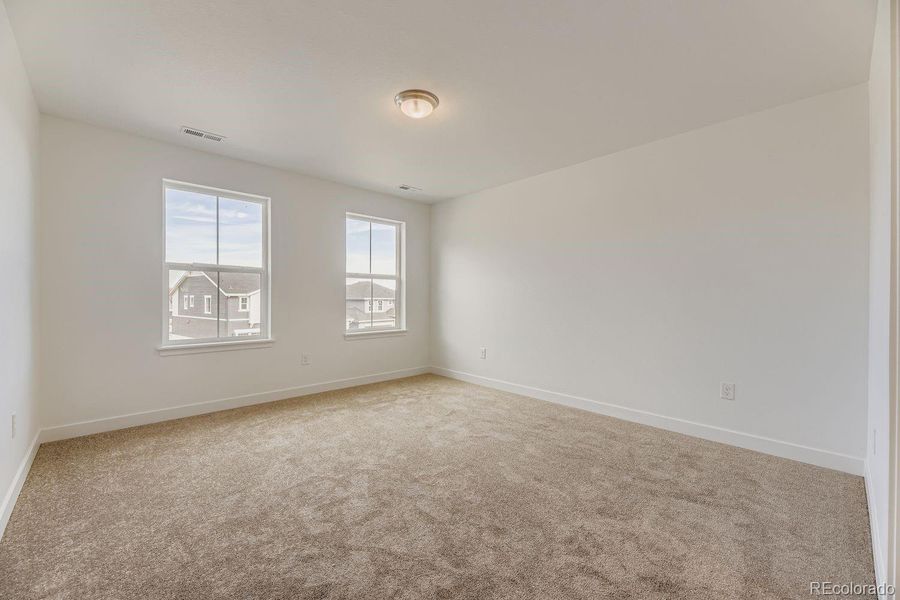 Spacious, unfurnished interior of a new home in Ken-Caryl Ranch: The Monarch Collection, Littleton (Image 11).