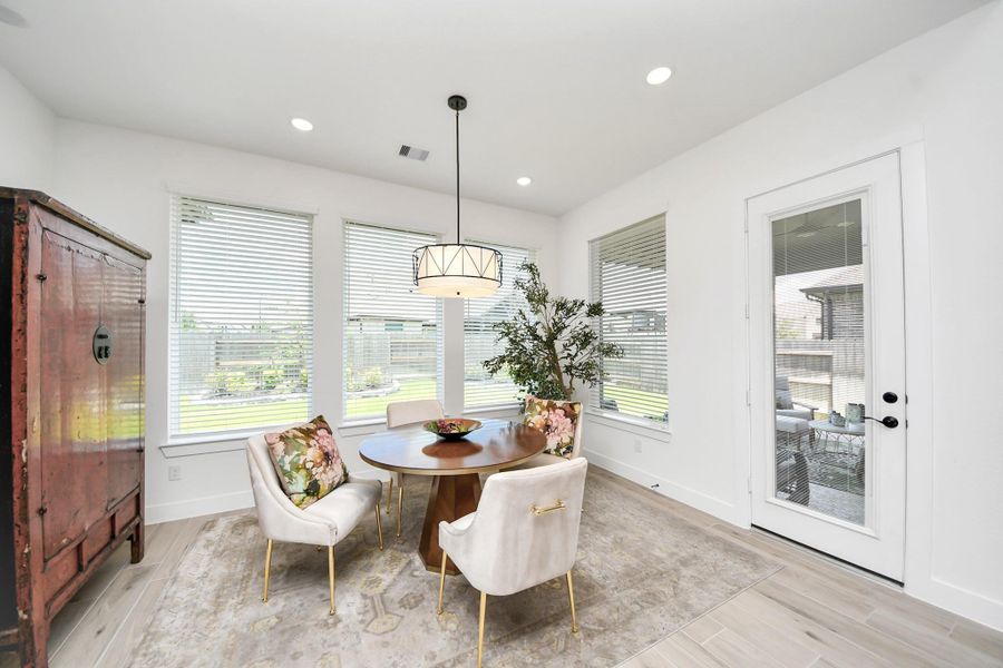 Beautifu natural ight filled dining space Beautifu natural ight filled dining space