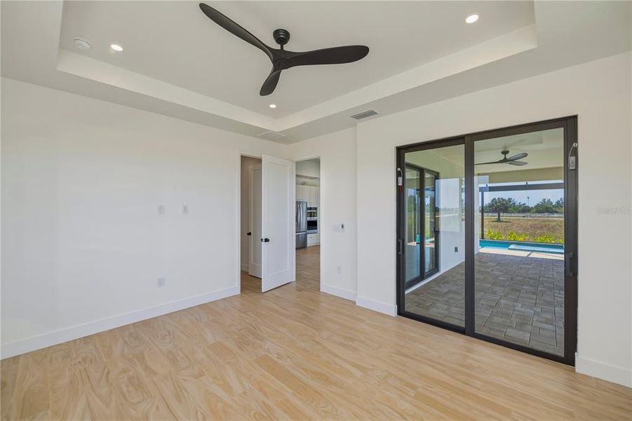 Spacious, unfurnished interior of a new home in , Placida (Image 27).