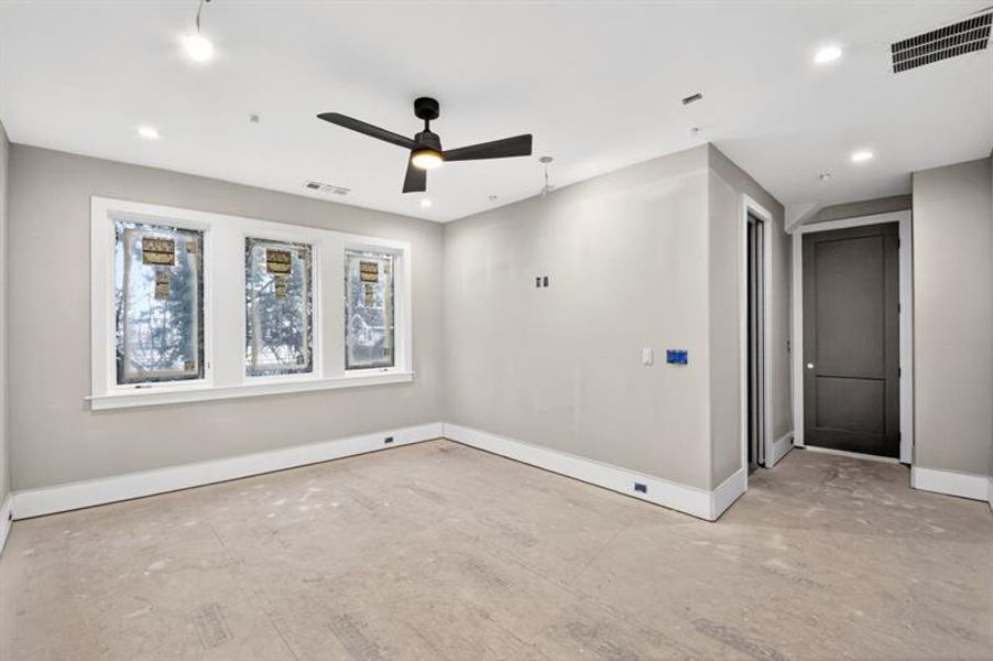 Spacious, unfurnished interior of a new home in , Atlanta (Image 13).