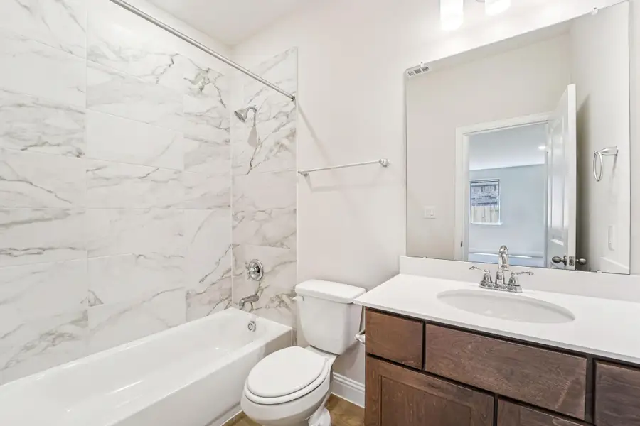 Furnished interior view inside a new home in Evergreen 40', Conroe (Image 10).