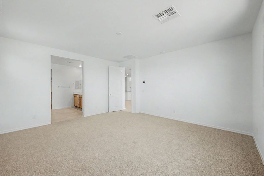 Spacious, unfurnished interior of a new home in White Tank Vistas, Waddell (Image 13).