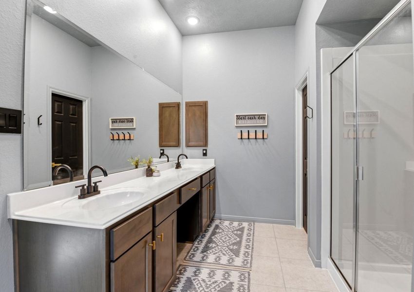 Furnished interior view inside a new home in Pedregal, Dickinson (Image 39).
