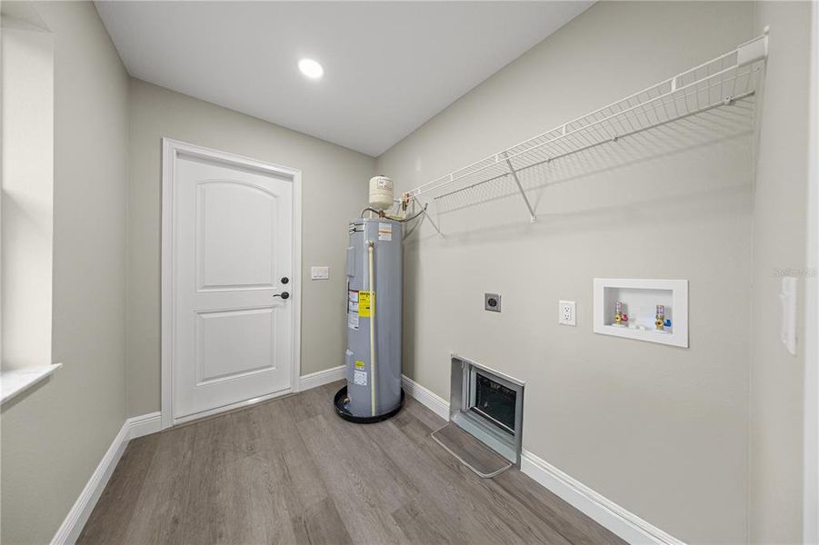 Spacious, unfurnished interior of a new home in , Williston (Image 26).