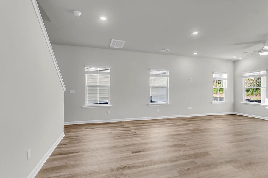 Spacious, unfurnished interior of a new home in Wildcat Chase, Summerville (Image 11).