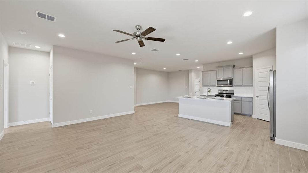 Spacious, unfurnished interior of a new home in Legado, Cleburne (Image 11). Spacious, unfurnished interior of a new home in Legado, Cleburne (Image 11).
