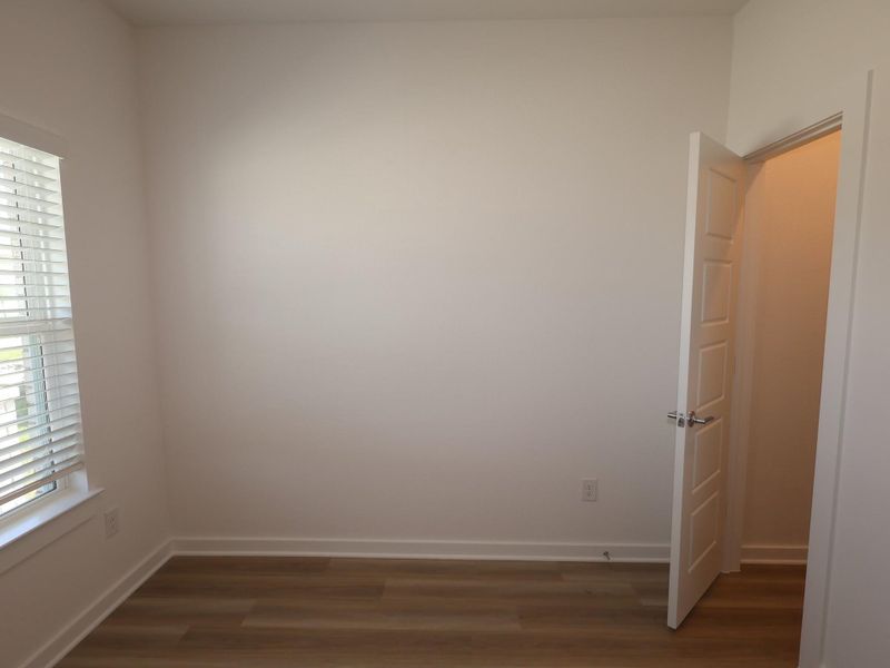 Spacious, unfurnished interior of a new home in Miller's Pond, Rosenberg (Image 20).
