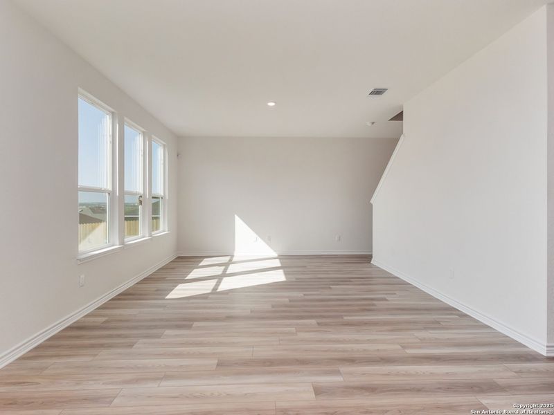 Spacious, unfurnished interior of a new home in Knox Ridge, Converse (Image 3).
