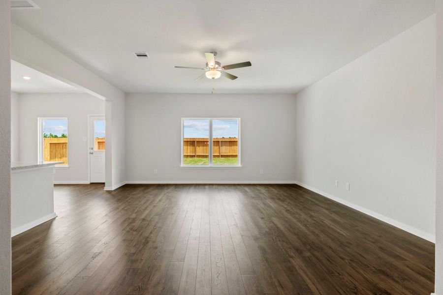 Spacious, unfurnished interior of a new home in Pinewood Trails, Cleveland (Image 13).