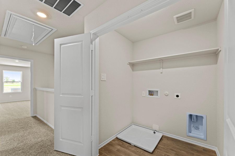 Spacious, unfurnished interior of a new home in Avenida, Converse (Image 20).