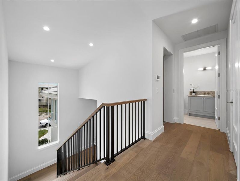 Spacious, unfurnished interior of a new home in , Sarasota (Image 19).