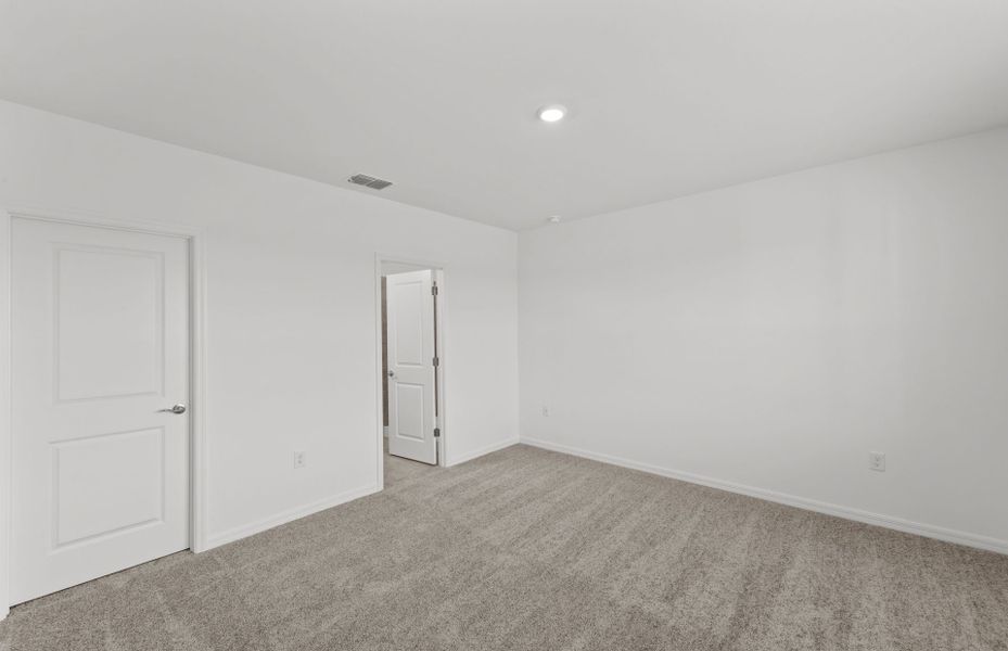 Spacious, unfurnished interior of a new home in Whispering Lakes, Lehigh Acres (Image 18).