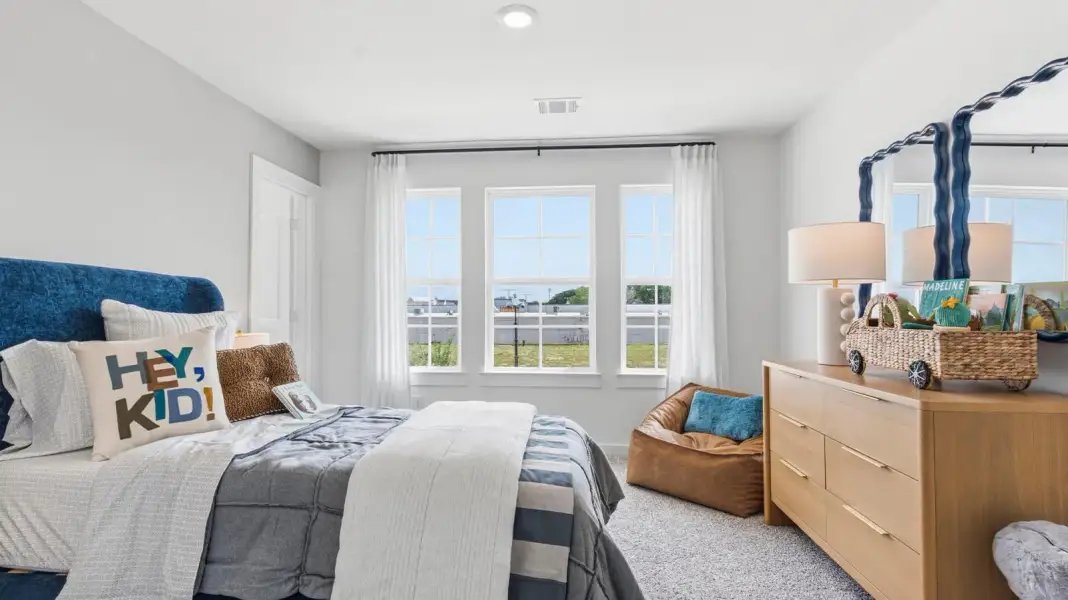 Representative furnished interior of a home built from the Chloe by D.R. Horton in Alexander 65' Homesites, Pearland (Image 31).