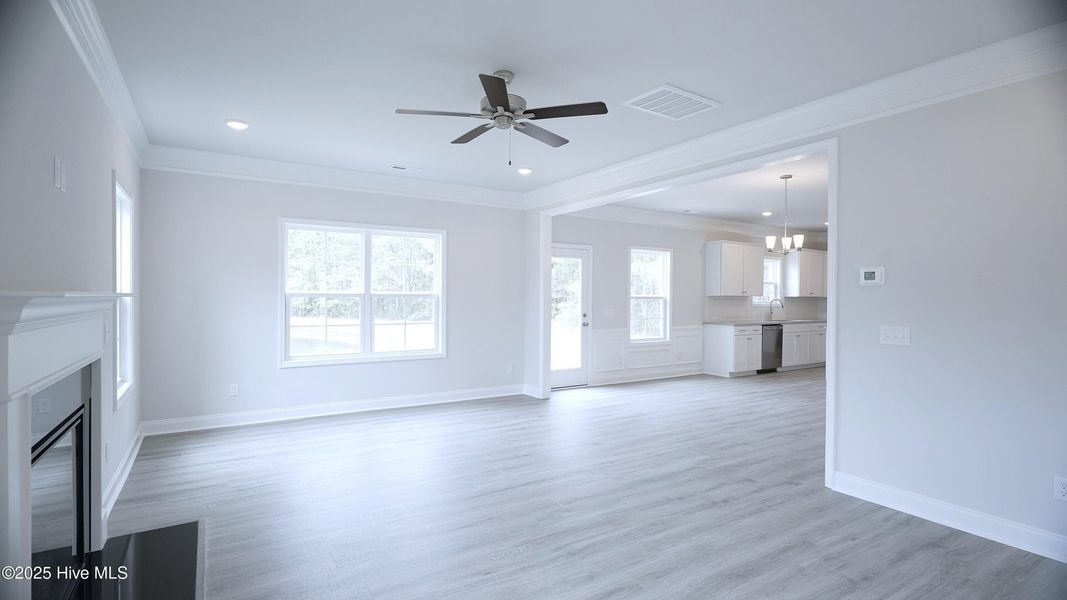 Spacious, unfurnished interior of a new home in Palmetto Creek, Bolivia (Image 15).