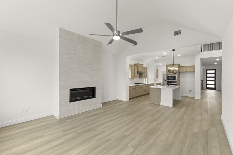 Spacious, unfurnished interior of a new home in Creekview Meadows, Pilot Point (Image 13).