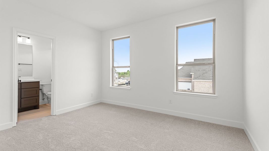Spacious, unfurnished interior of a new home in Lakes of Cane Island, Katy (Image 19).