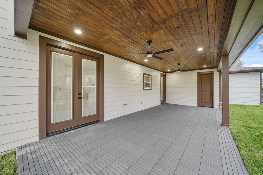 Exterior details and patio area of a home in , Houston (Image 29).