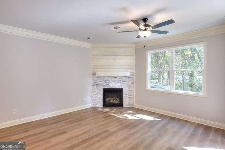 Spacious, unfurnished interior of a new home in , Hartwell (Image 10).
